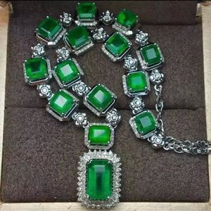 ✨✨Emerald Luxury Art Deco Necklace✨✨